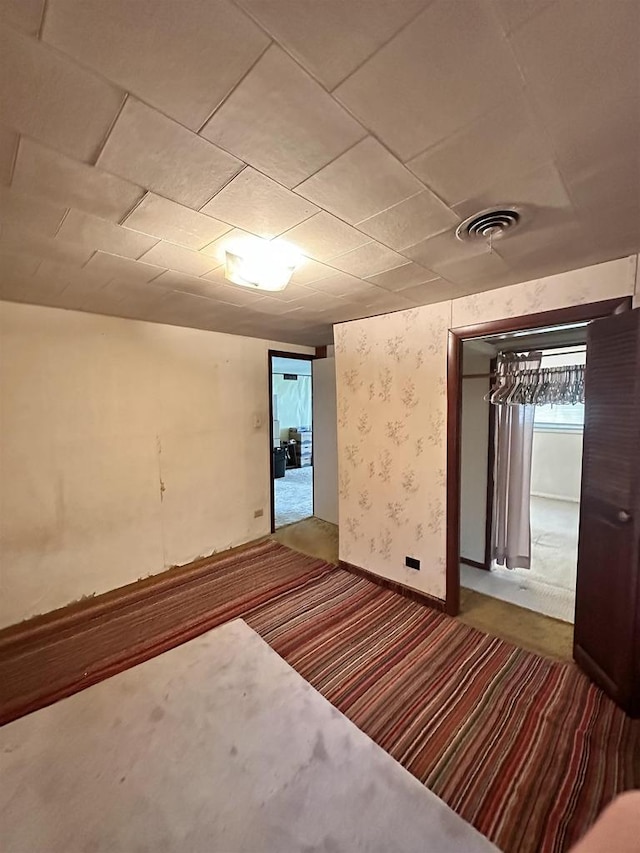 3721 Carl St, Wausau, WI 54403 - carpeted spare room with wallpapered walls