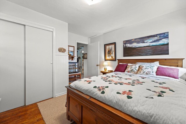 N8991 E Miramar Dr Unit N8993, East Troy, WI 53120 - bedroom with wood finished floors and a closet