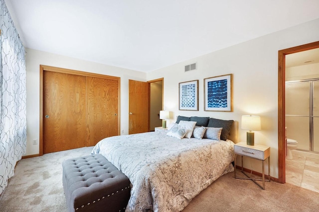 6911 Raymond Rd, Madison, WI 53711 - bedroom featuring carpet flooring, ensuite bath, baseboards, and a closet