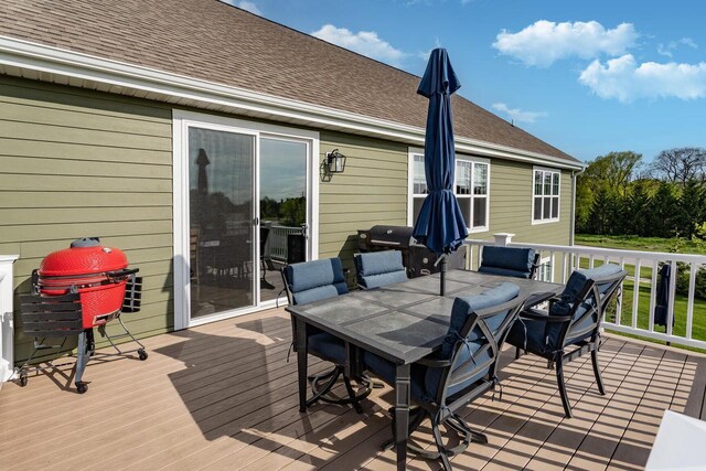 W239N7521 High Ridge Dr, Sussex, WI 53089 - deck featuring outdoor dining space