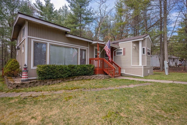 134 Glen View Dr Unit 44, Wisconsin Dells, WI 53965 - mid-century modern home featuring a front lawn and metal roof
