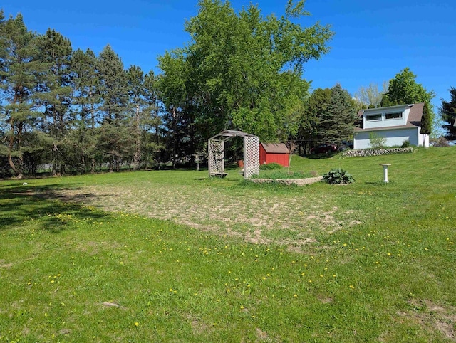 N79W33915 Petersen Rd, Oconomowoc, WI 53066 - view of green lawn