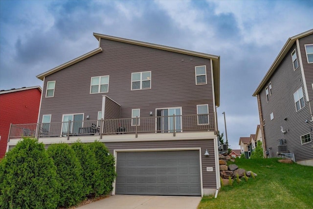 9327 Silicon Prairie Pkwy, Verona, WI 53593 - rear view of house featuring an attached garage, driveway, and a yard