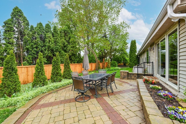 884 Joshua Ct, Pewaukee, WI 53072 - fenced backyard featuring a patio and outdoor dining space