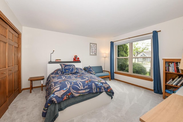 884 Joshua Ct, Pewaukee, WI 53072 - bedroom featuring light carpet, baseboards, and a closet