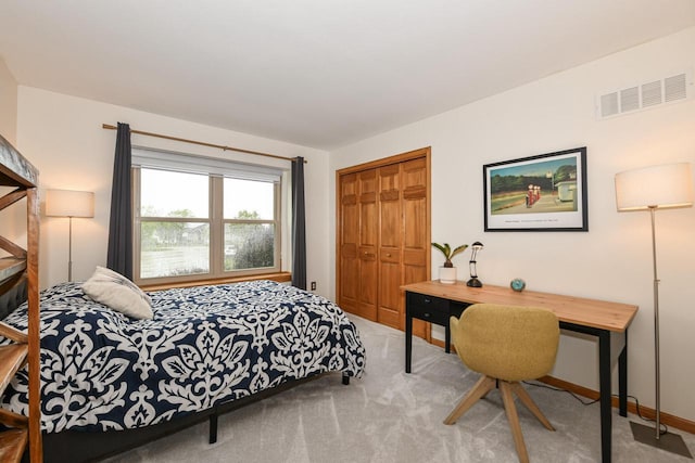 884 Joshua Ct, Pewaukee, WI 53072 - carpeted bedroom featuring a closet
