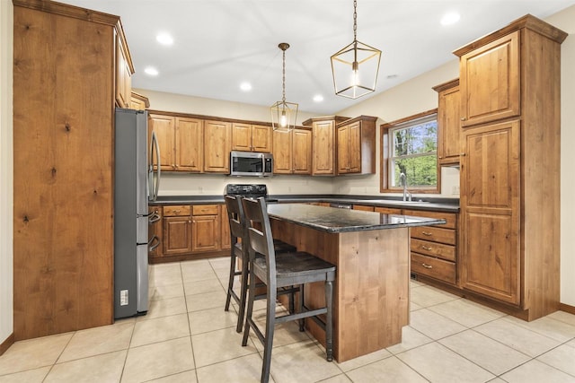 4700 Beaver Dam Rd, Stevens Point, WI 54482 - kitchen featuring stainless steel appliances, a kitchen island, brown cabinetry, a sink, and recessed lighting