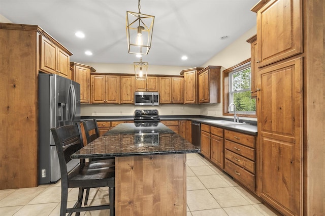 4700 Beaver Dam Rd, Stevens Point, WI 54482 - kitchen featuring stainless steel appliances, a sink, a center island, light tile patterned floors, and a breakfast bar area