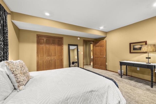 4700 Beaver Dam Rd, Stevens Point, WI 54482 - bedroom featuring carpet flooring, baseboards, a closet, and recessed lighting