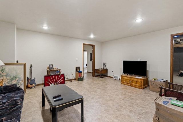 1306 Nelson St, Green Bay, WI 54304 - living area featuring recessed lighting