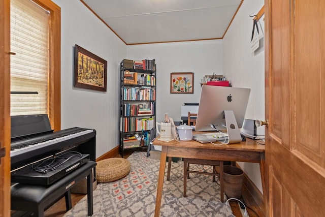 W13491 Reeds Corners Rd, Ripon, WI 54971 - home office with ornamental molding and baseboards
