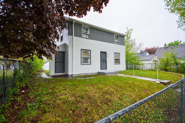 4618 N 36th St, Milwaukee, WI 53209 - view of front of house with board and batten siding