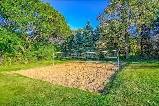278 Saint Annes Pkwy, Hudson, WI 54016 - surrounding community featuring a lawn and volleyball court