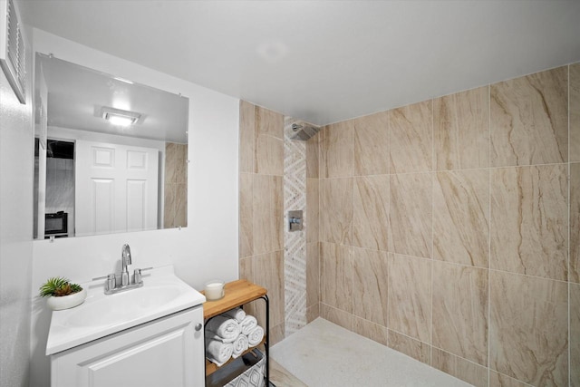 4193 N 19th Pl, Milwaukee, WI 53209 - bathroom with tiled shower and vanity
