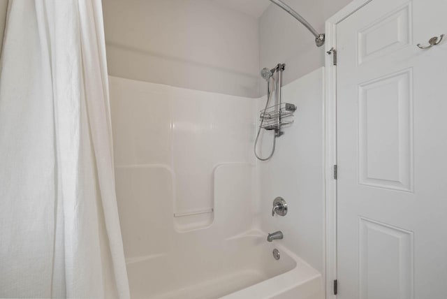 485 Mill St, Fontana, WI 53125 - full bath featuring shower / bath combination with curtain