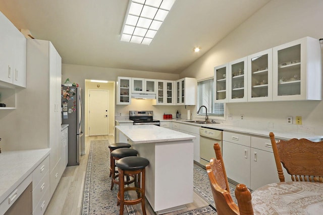 8124 W Imperial Dr, Franklin, WI 53132 - kitchen featuring a sink, stainless steel appliances, a center island, vaulted ceiling, and light wood-style flooring