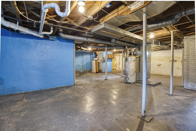 25 E 1st St, Clintonville, WI 54929 - unfinished below grade area featuring gas water heater
