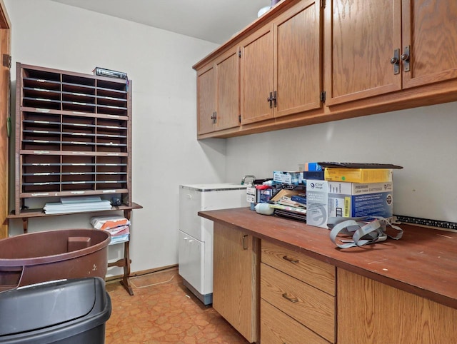1530 Utah St, Watertown, WI 53094 - office space featuring baseboards