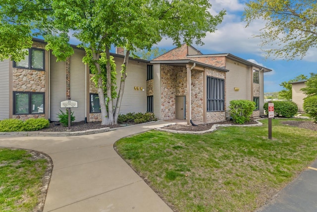 18 Abbey Villas Cir Unit G, Fontana, WI 53125 - mid-century inspired home with stone siding and a front lawn