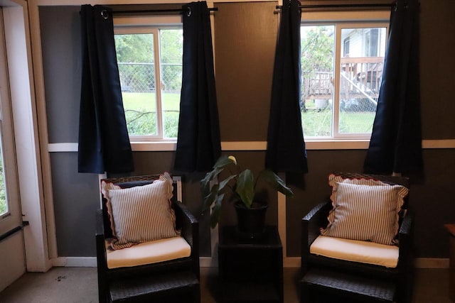 811 Spruce Dr, La Crescent, MN 55947 - living area with healthy amount of natural light