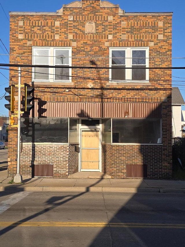 945 N Memorial Dr, Racine, WI 53404 - view of front facade with brick siding