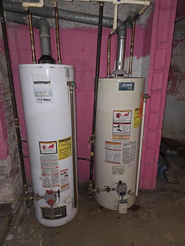945 N Memorial Dr, Racine, WI 53404 - utilities featuring gas water heater