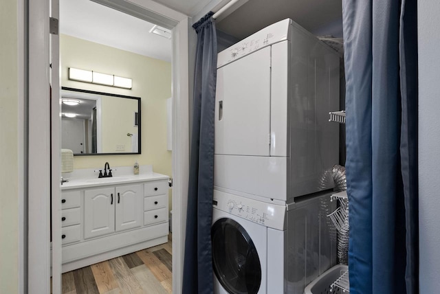 348 County Road B 8, Fontana, WI 53125 - laundry room with stacked washer / dryer and light wood finished floors