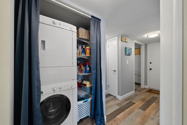 348 County Road B 8, Fontana, WI 53125 - laundry room featuring estacked washer and dryer, wood finished floors, and baseboards