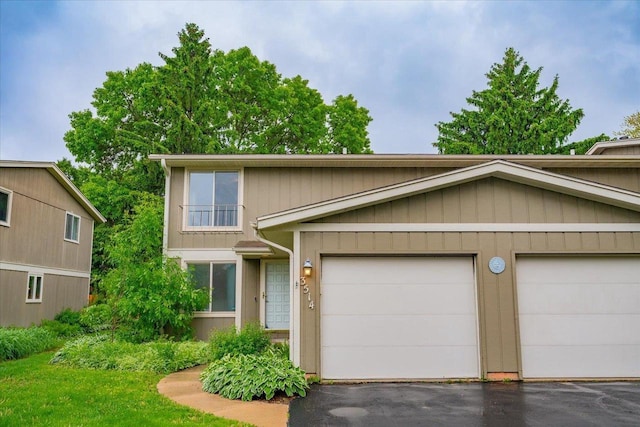 3514 Valley Ridge Rd, Middleton, WI 53562 - view of front of property featuring driveway and an attached garage