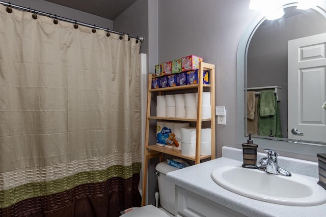 141 Cavil Way, De Pere, WI 54115 - full bath with vanity, toilet, and curtained shower