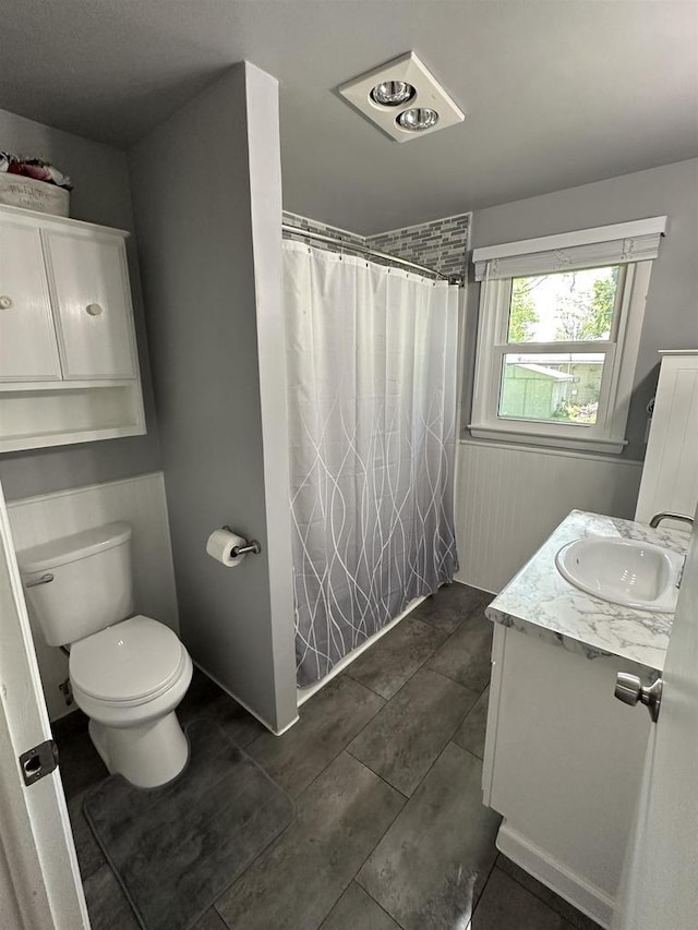 174 Mckinley Ave, Clintonville, WI 54929 - bathroom with toilet, vanity, and curtained shower