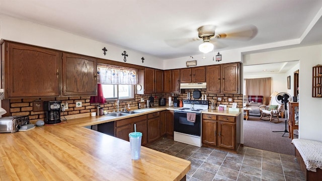 E4347 E Gate Dr, Waupaca, WI 54981 - kitchen featuring white electric stove, a sink, light countertops, under cabinet range hood, and a ceiling fan