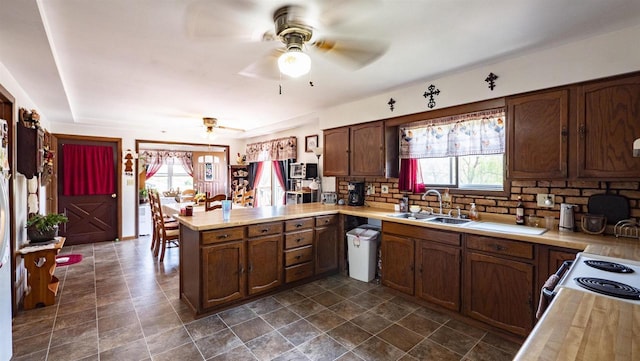 E4347 E Gate Dr, Waupaca, WI 54981 - kitchen with a sink, a peninsula, a ceiling fan, and light countertops
