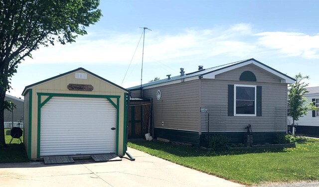 39 Douglas St, Westby, WI 54667 - view of front of home with an outdoor structure and a front yard