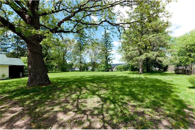 915 W Knapp St, Rice Lake, WI 54868 - view of yard