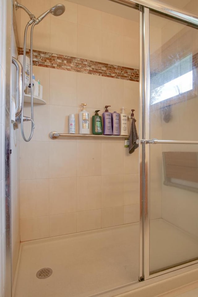 1349 93rd Ave, Kenosha, WI 53144 - full bathroom featuring a stall shower