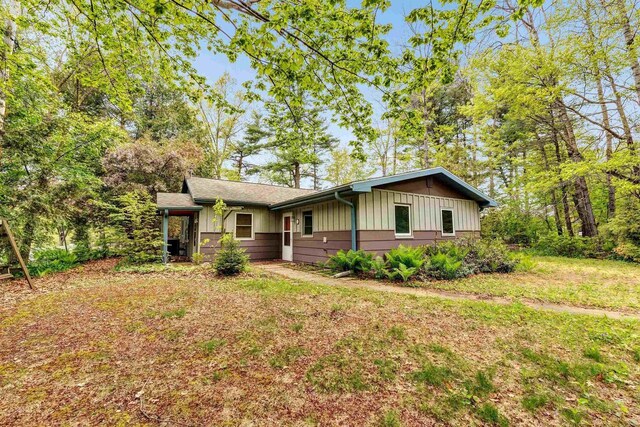N7119 River Dr, Shawano, WI 54166