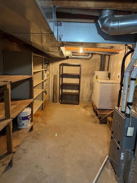 W6782 Marine Dr, Markesan, WI 53946 - unfinished below grade area with washer / dryer