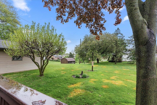611 Highland Ave, Kewaskum, WI 53040 - view of grassy yard featuring an outbuilding