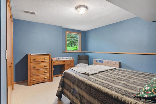 405 August Hills Dr, La Crescent, MN 55947 - carpeted bedroom featuring a textured ceiling