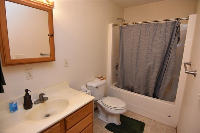 101 Baileyville Ct, Knapp, WI 54749 - full bath featuring shower / tub combo, vanity, toilet, and tile patterned floors