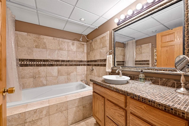 2511 S Natures Ridge Rd, Beloit, WI 53511 - full bath with a drop ceiling, tiled shower / bath, and vanity