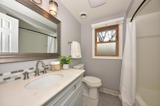 1429 W River Oaks Ln, Mequon, WI 53092 - full bath featuring vanity, toilet, tile patterned flooring, and shower / tub combo with curtain