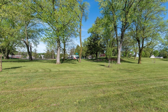 2109 Salisbury Rd, West Bend, WI 53090 - view of grassy yard