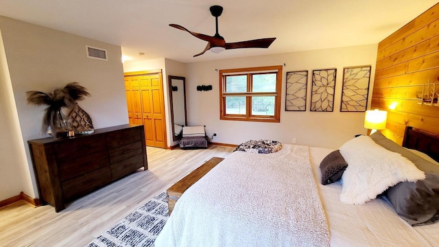 610 Fox Ridge Ct, Nekoosa, WI 54457 - bedroom with light wood finished floors, ceiling fan, and a closet
