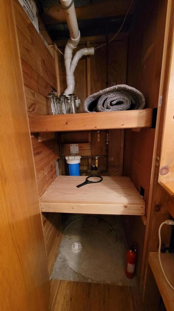 610 Fox Ridge Ct, Nekoosa, WI 54457 - detailed view of a fire extinguisher
