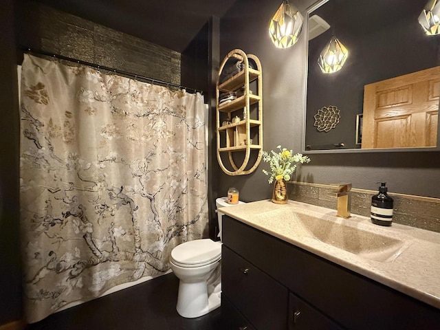 2728 E Ridge Rd, Beloit, WI 53511 - full bath with vanity, toilet, and a shower with curtain