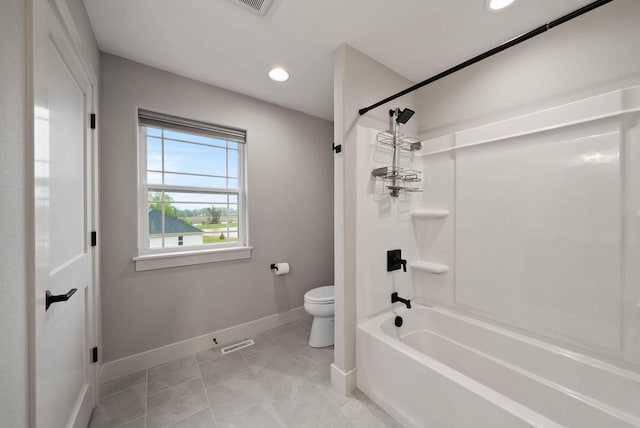 788 Kohlwey Dr, Grafton, WI 53024 - full bath featuring baseboards, toilet, shower / bath combination, and recessed lighting