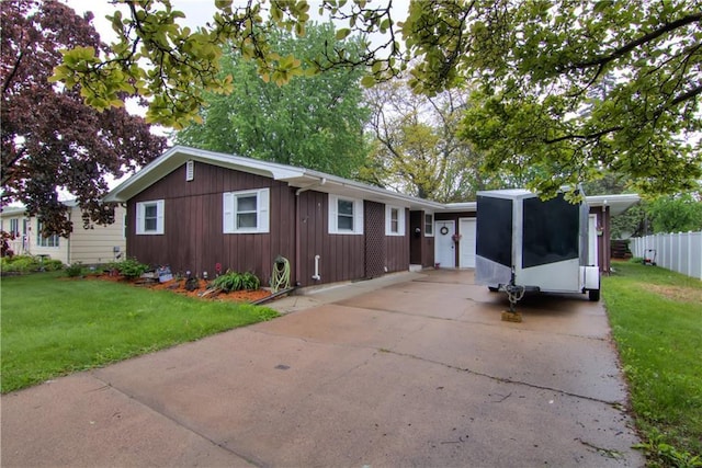 616 E Polk Ave, Eau Claire, WI 54701 - ranch-style house with driveway
