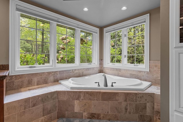 3196 Hidden Pond Rd, Green Bay, WI 54313 - full bathroom featuring plenty of natural light, a bath, and recessed lighting